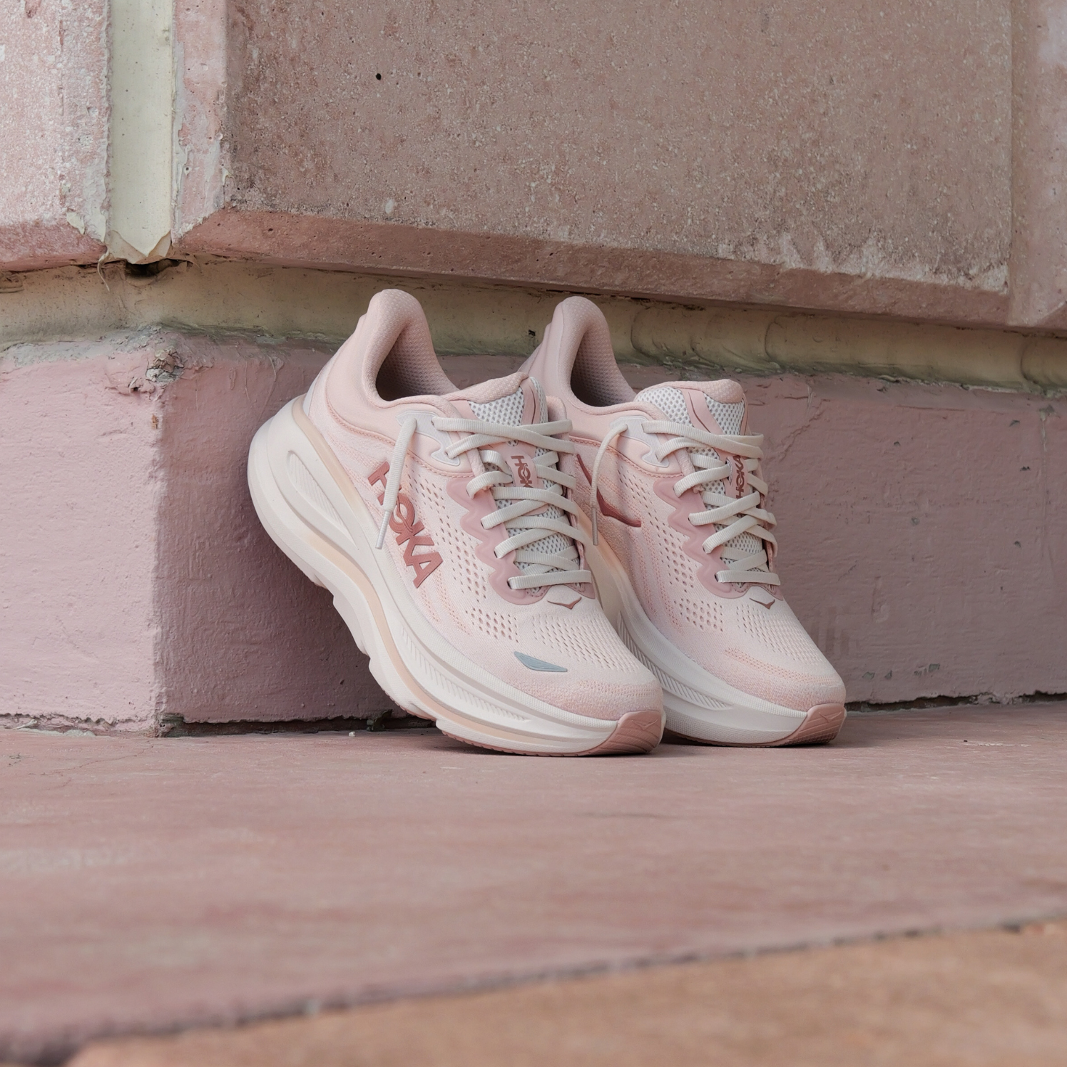 Womens HOKA Bondi 9 (rose latte/rose cream)